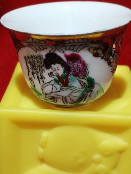 Tava mica cu patru cescute de sake japoneze