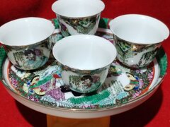 Tava mica cu patru cescute de sake japoneze